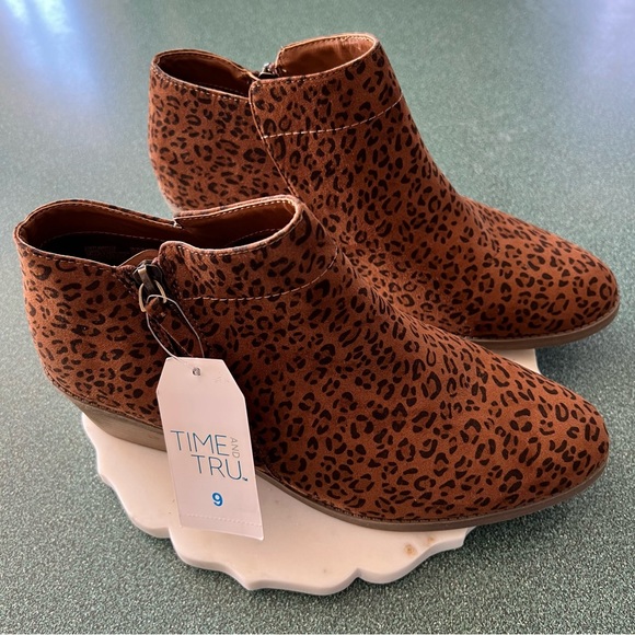 NWT Time and tru leopard print ankle booties Sz. 9 - Picture 2 of 9